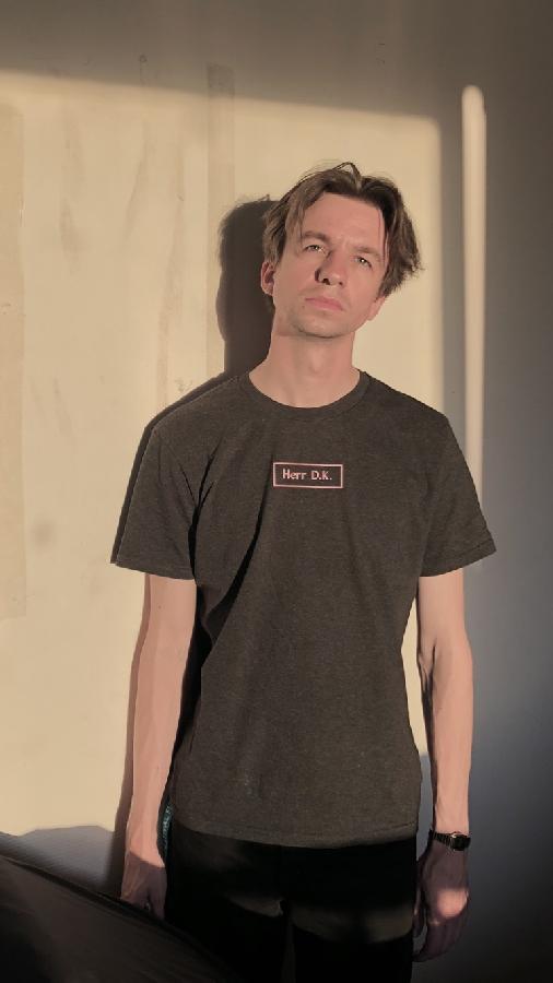 Untailliertes Shirt Beleuchtet den Hintergrund